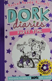 Pakket 3: 6 Engelse leesboeken uit de serie Dork Diaries, licht beschadigd